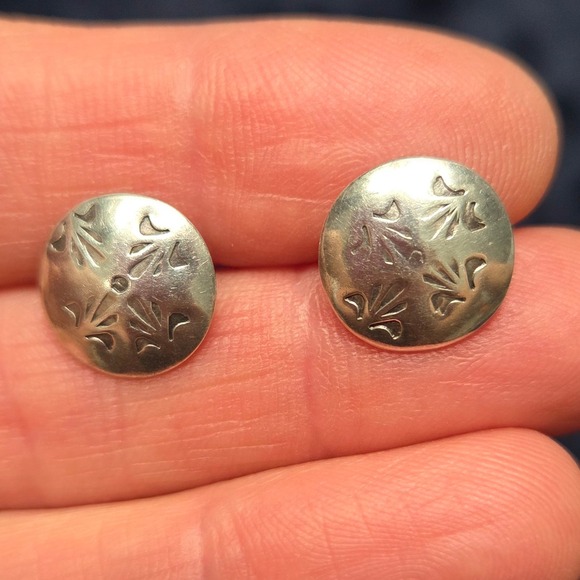 Sterling Silver Stud Earrings‎ Floral Design Round Disc Minimalist Jewelry - Picture 1 of 5